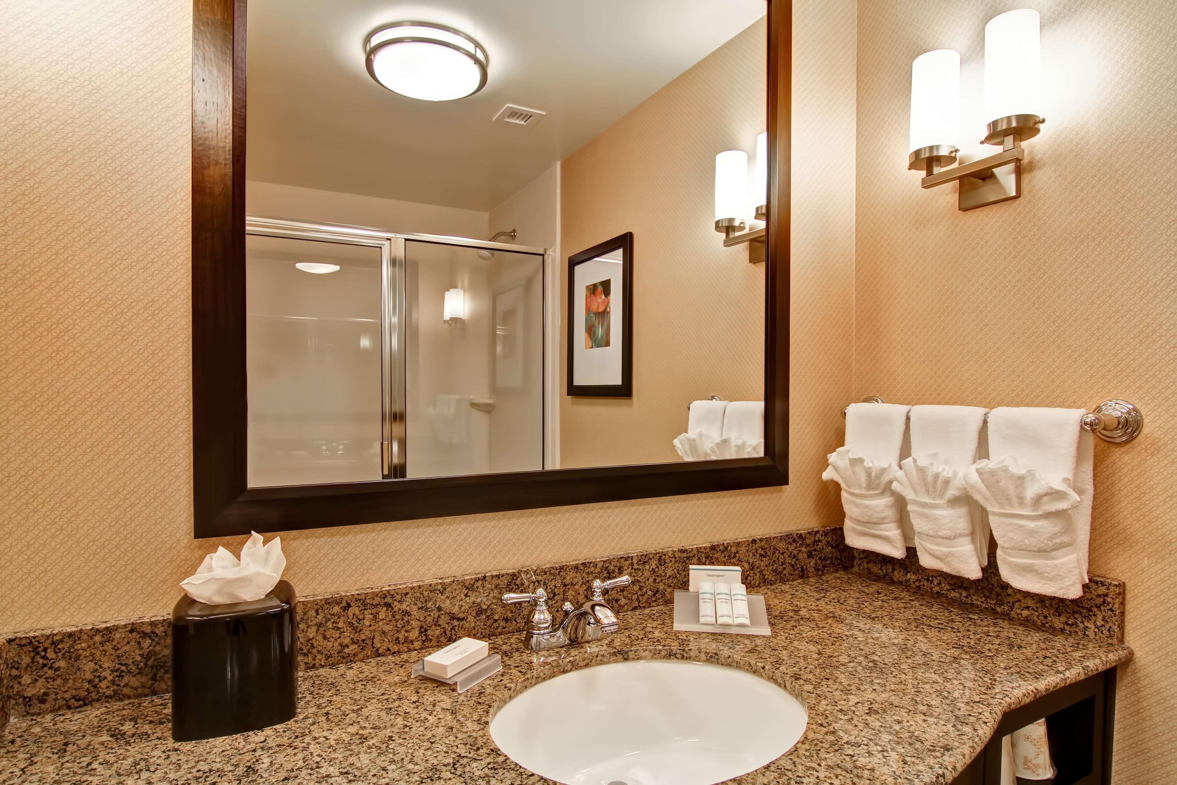 Hilton Garden Inn Woodbridge Buitenkant foto