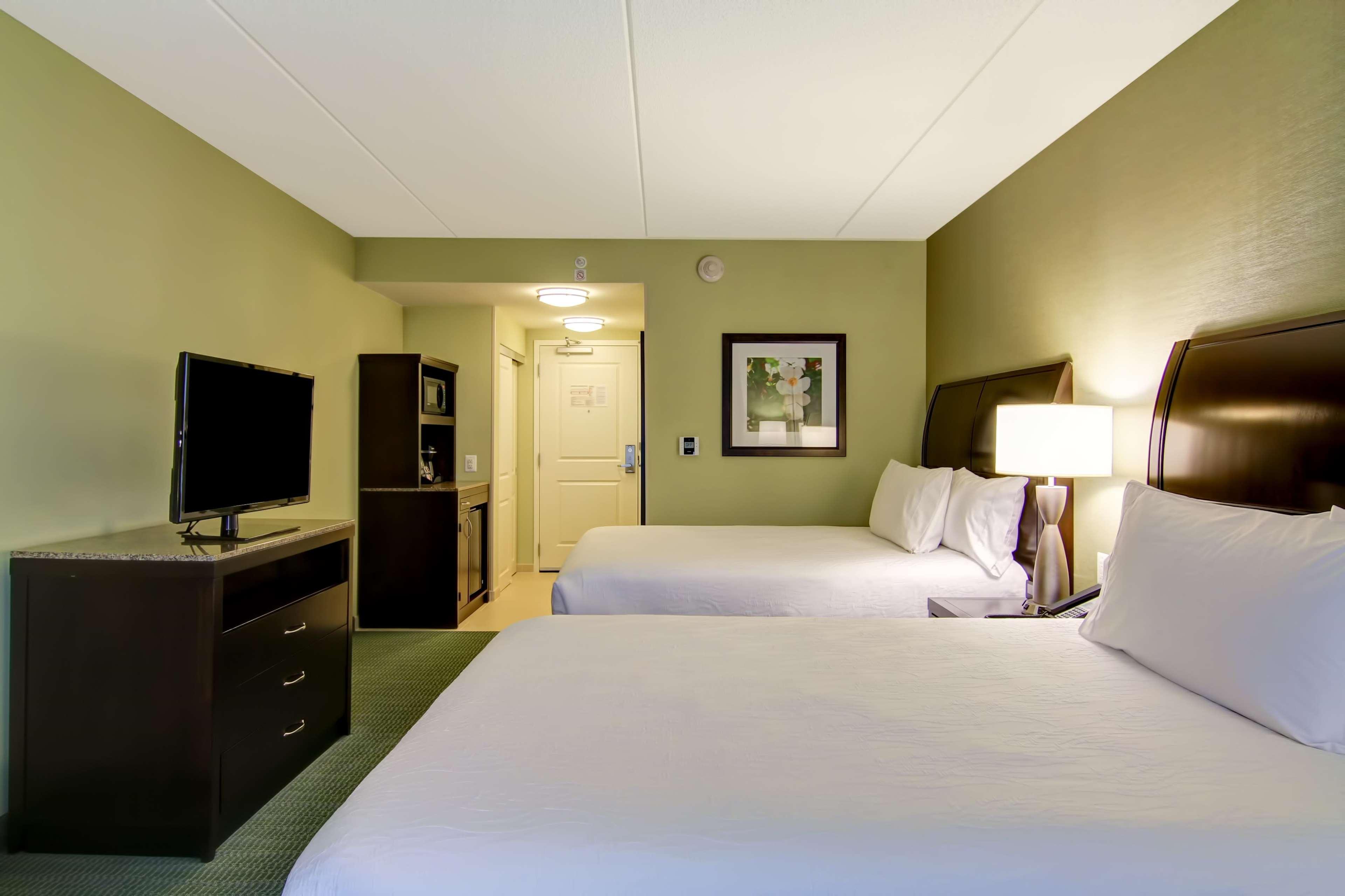 Hilton Garden Inn Woodbridge Buitenkant foto