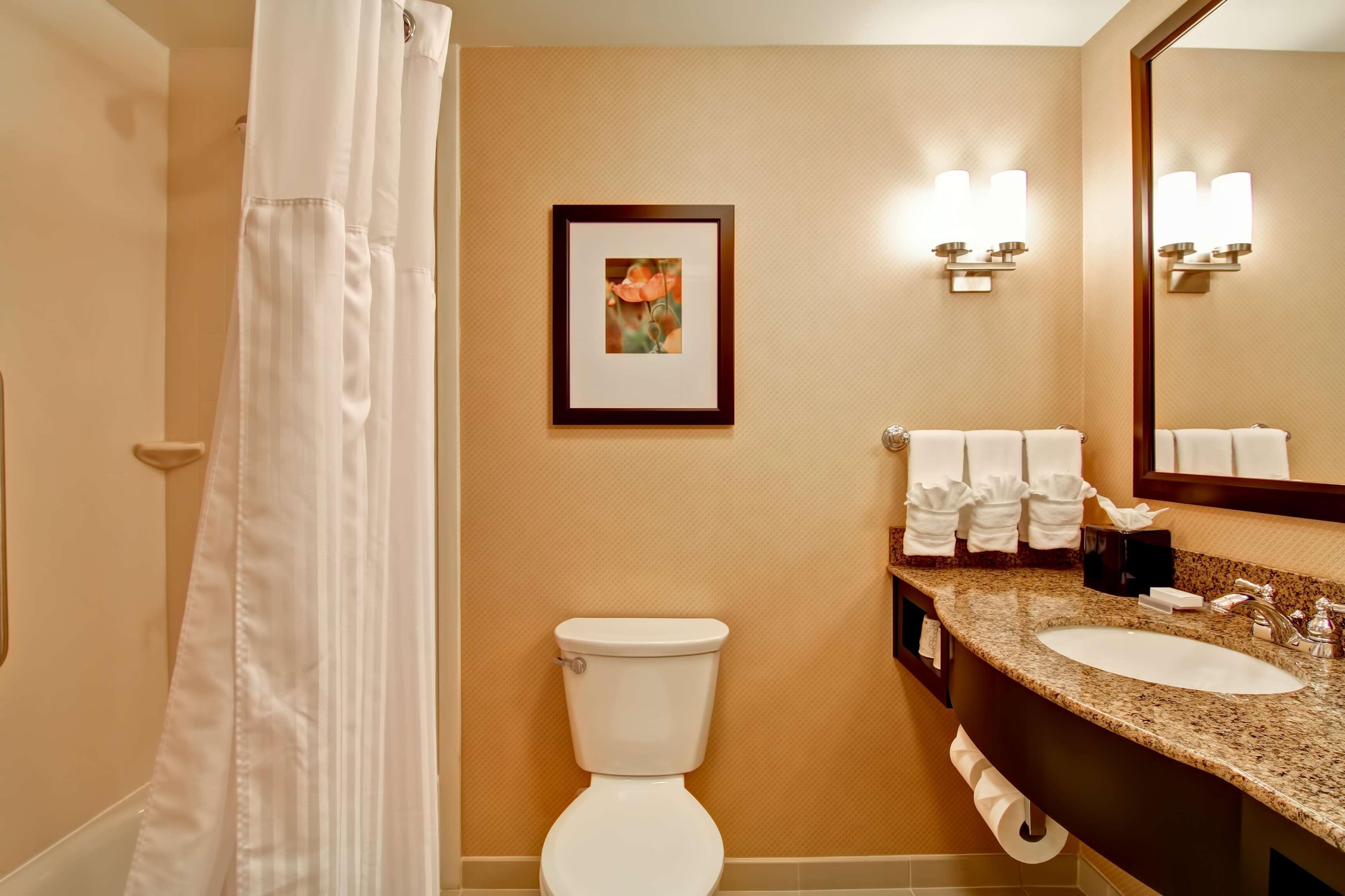 Hilton Garden Inn Woodbridge Buitenkant foto