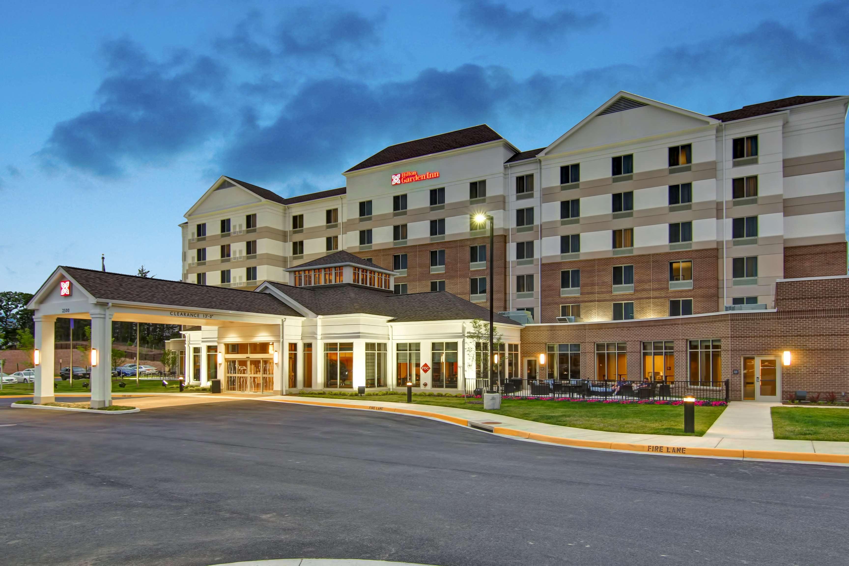 Hilton Garden Inn Woodbridge Buitenkant foto