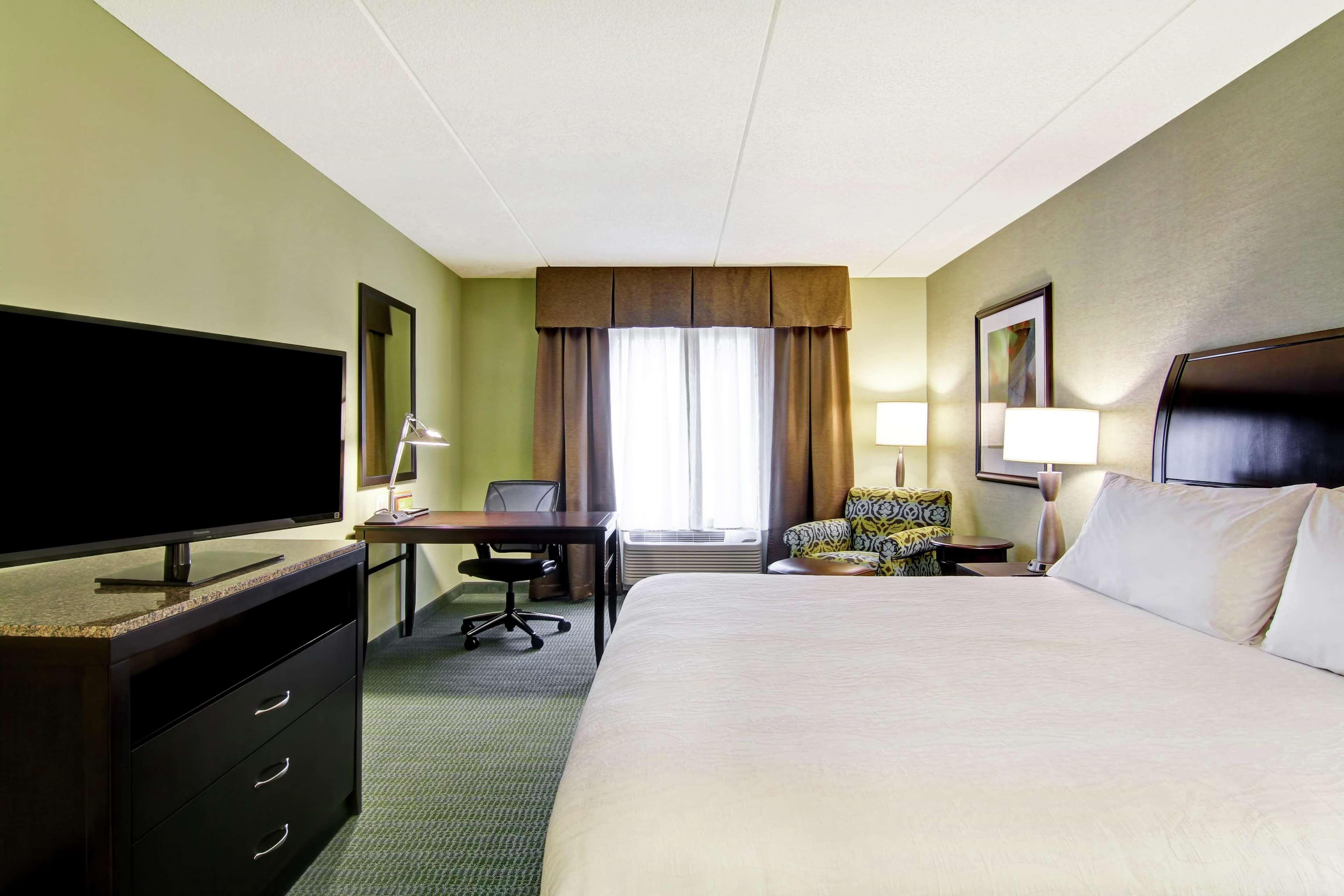 Hilton Garden Inn Woodbridge Buitenkant foto