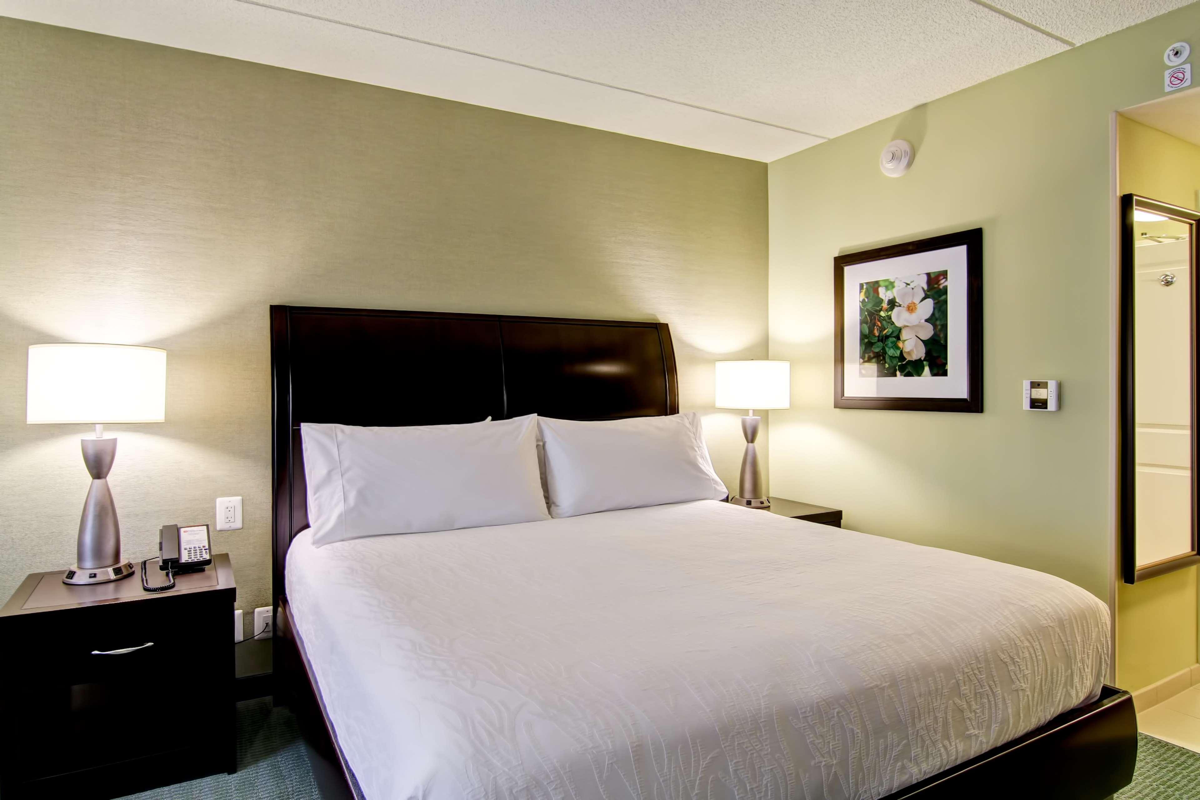 Hilton Garden Inn Woodbridge Buitenkant foto