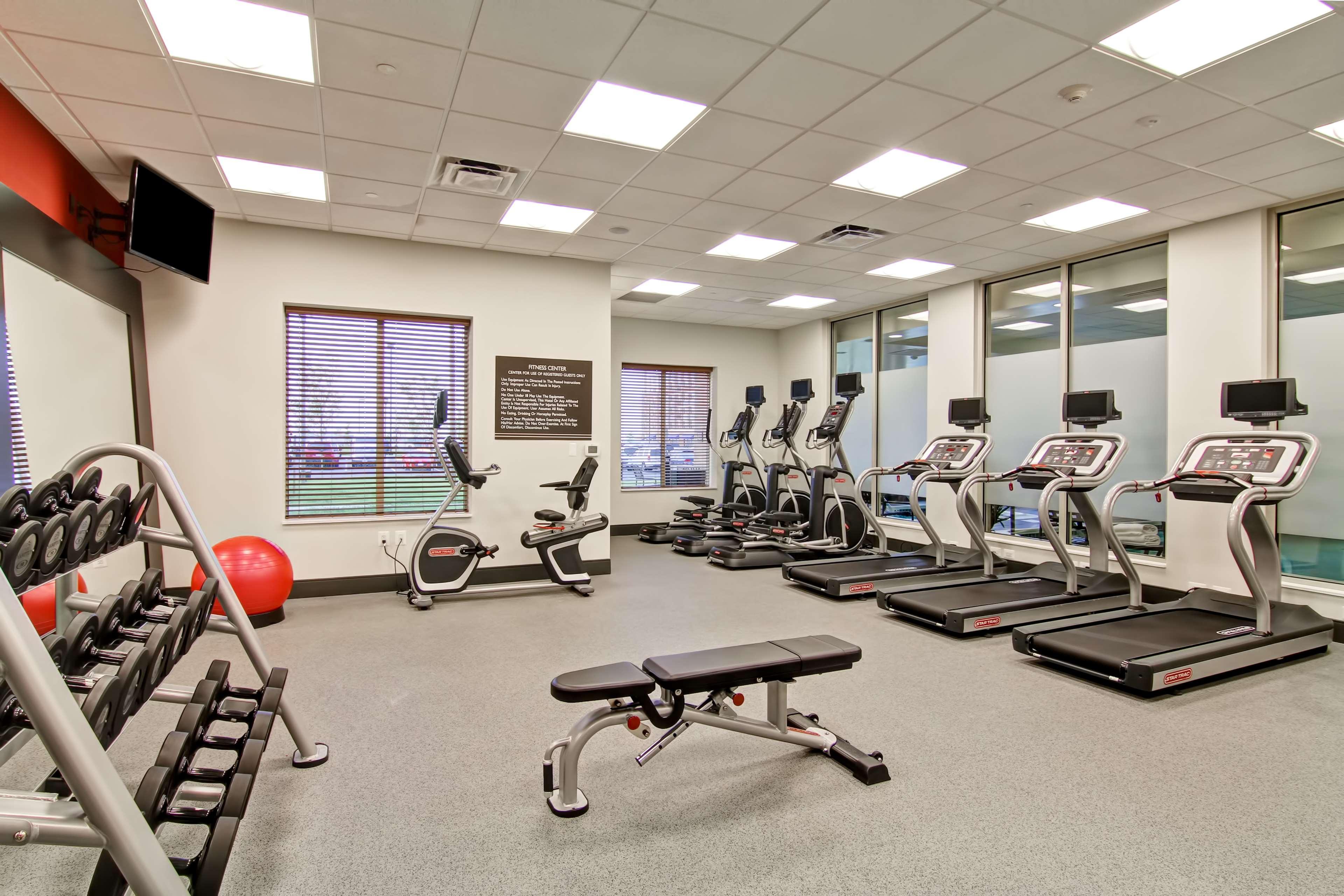 Hilton Garden Inn Woodbridge Buitenkant foto
