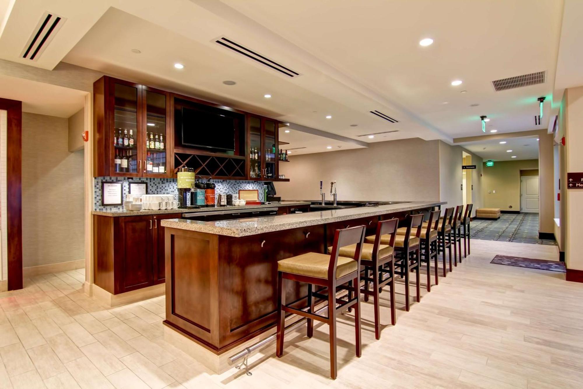 Hilton Garden Inn Woodbridge Buitenkant foto