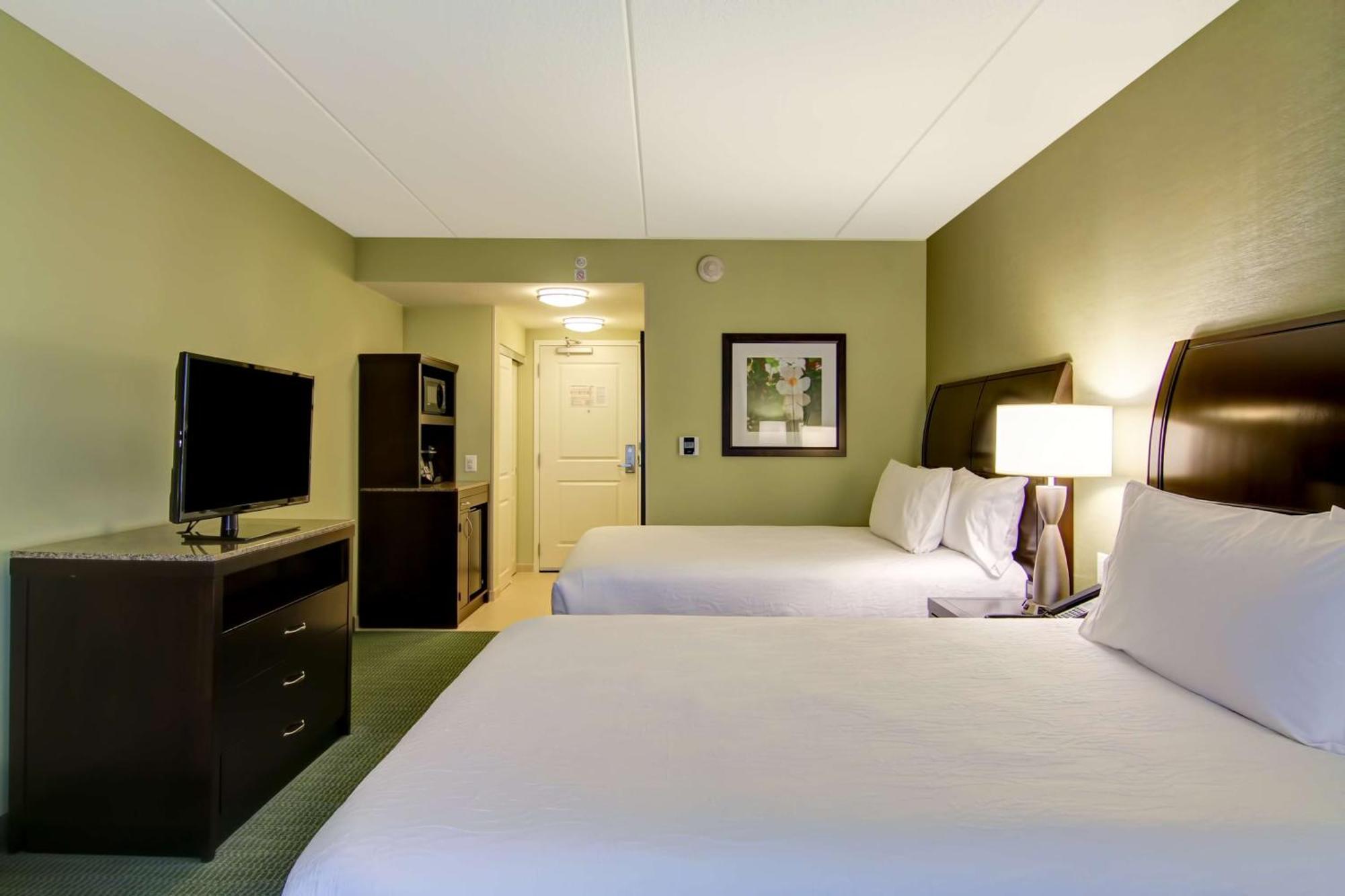 Hilton Garden Inn Woodbridge Buitenkant foto
