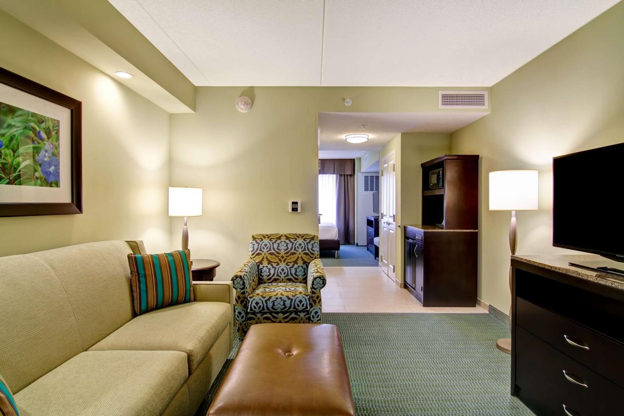 Hilton Garden Inn Woodbridge Buitenkant foto
