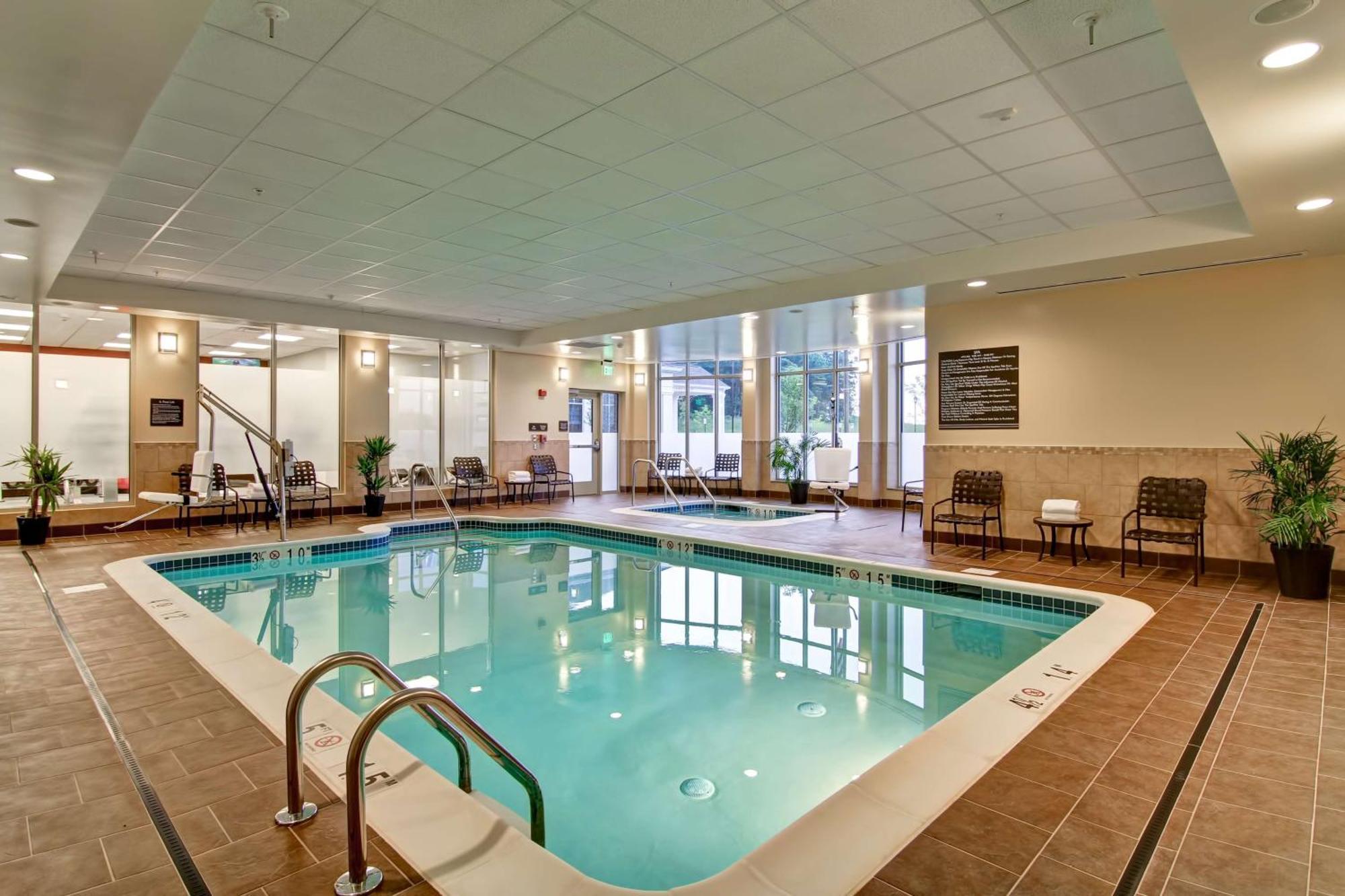 Hilton Garden Inn Woodbridge Buitenkant foto