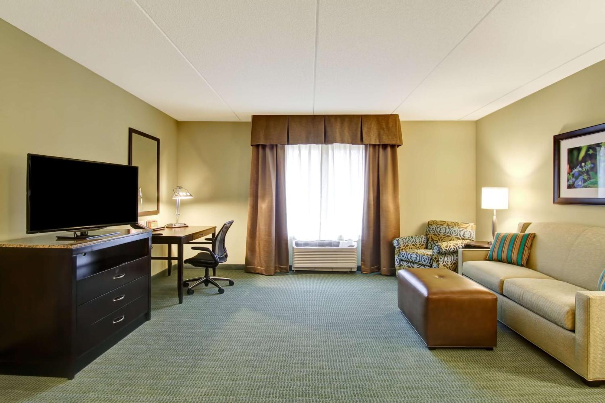 Hilton Garden Inn Woodbridge Buitenkant foto