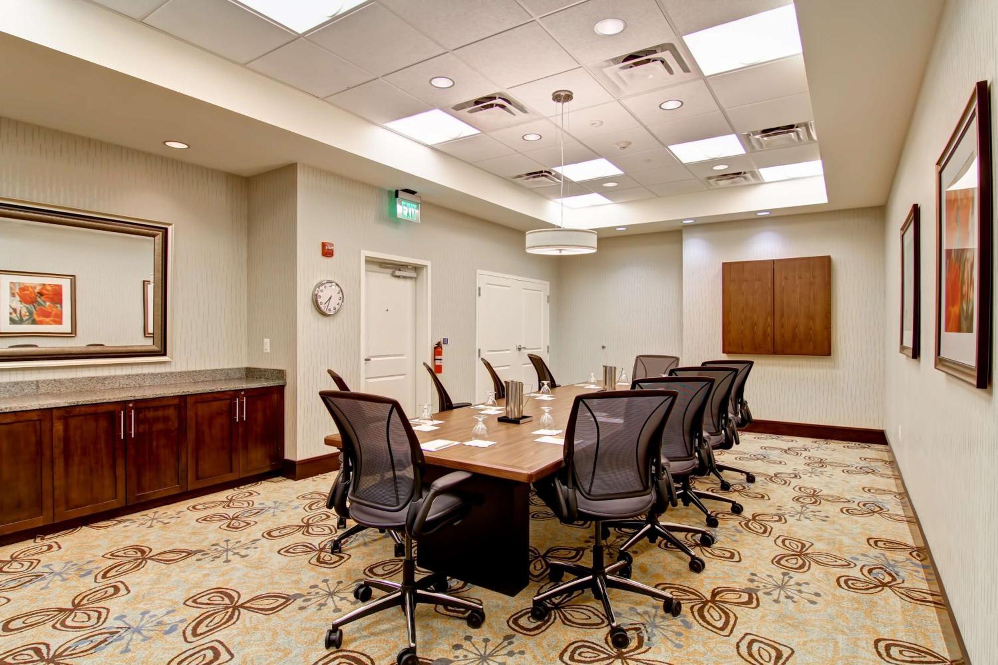 Hilton Garden Inn Woodbridge Buitenkant foto