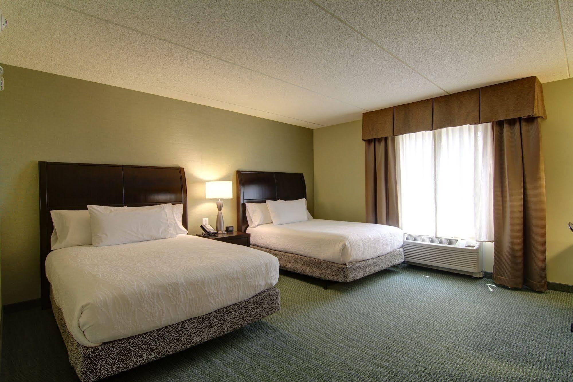 Hilton Garden Inn Woodbridge Buitenkant foto